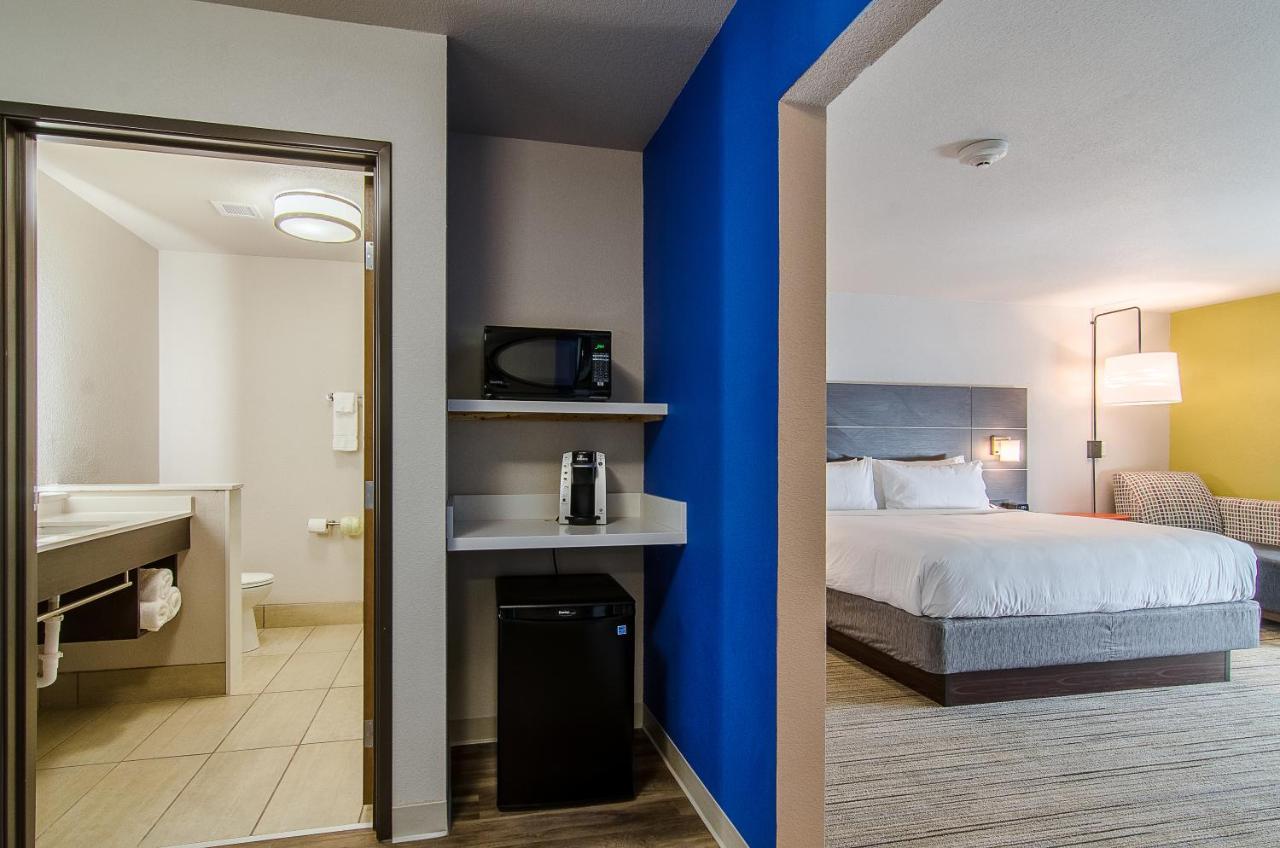 Holiday Inn Express & Suites - Atchison By Ihg Экстерьер фото