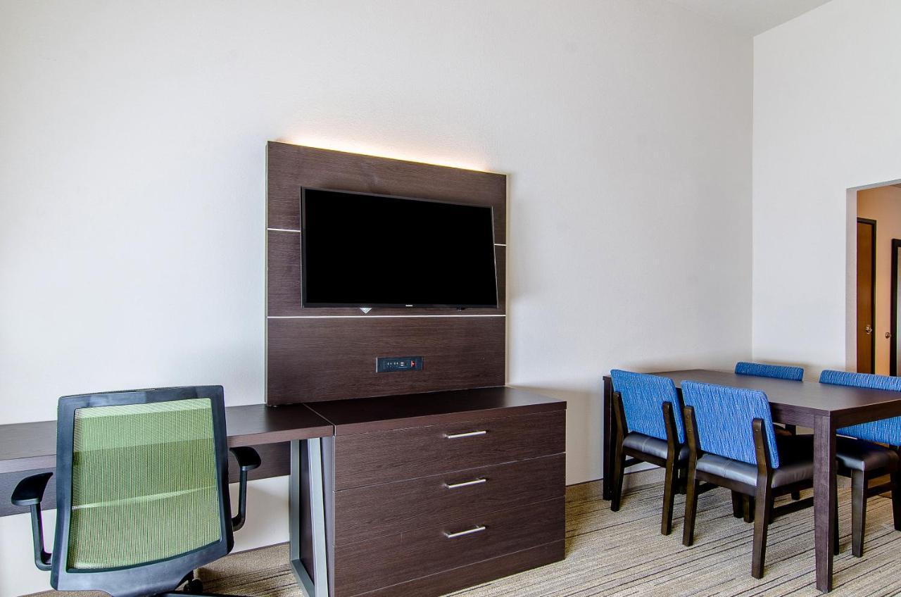 Holiday Inn Express & Suites - Atchison By Ihg Экстерьер фото