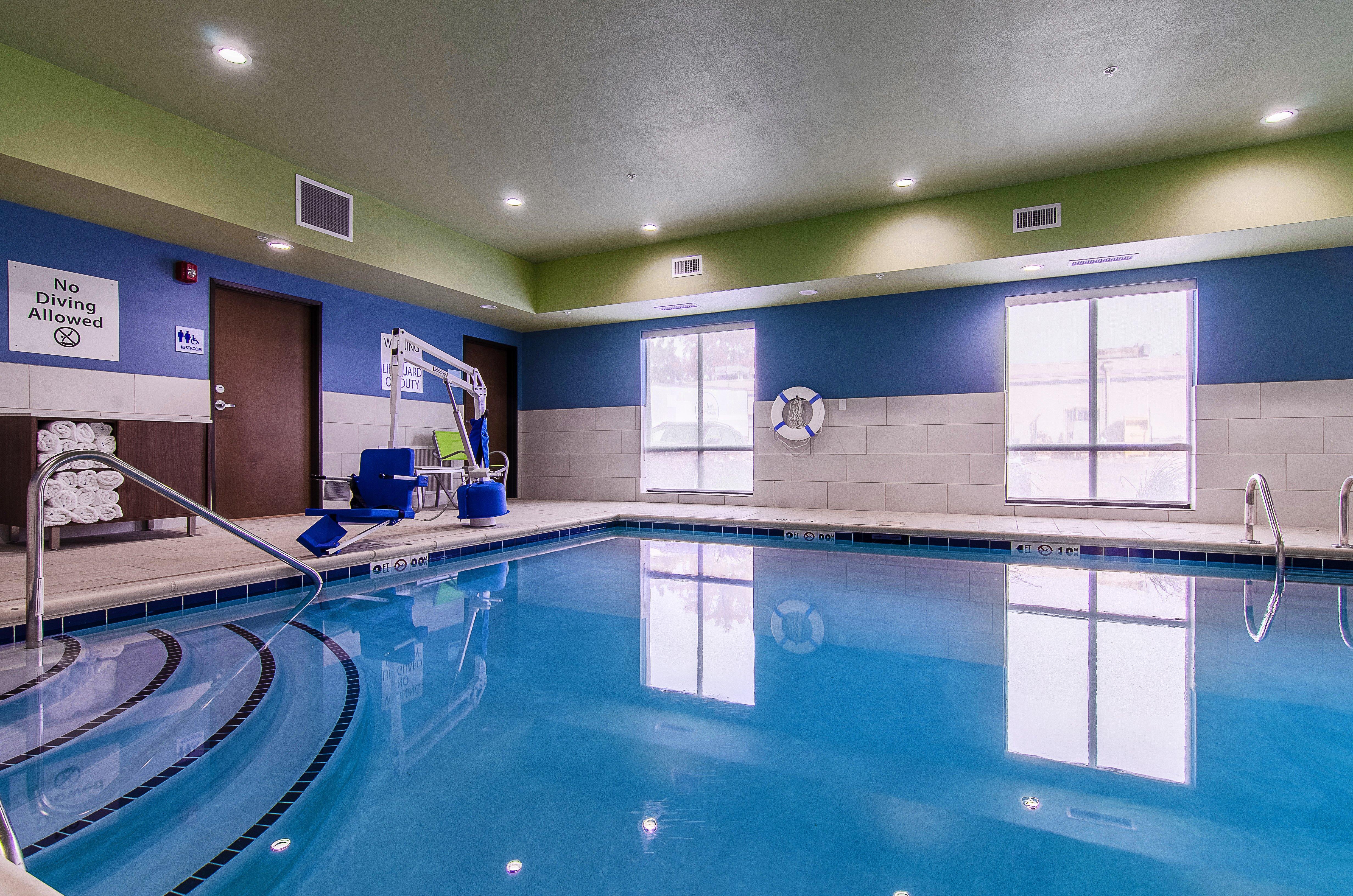 Holiday Inn Express & Suites - Atchison By Ihg Экстерьер фото