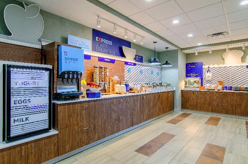 Holiday Inn Express & Suites - Atchison By Ihg Экстерьер фото